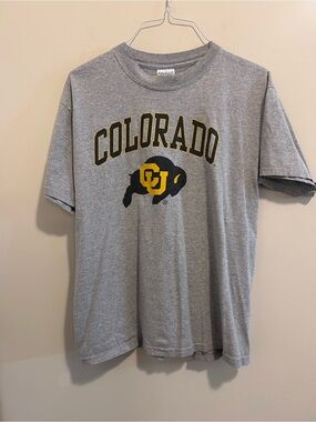Gray Colorado Short-Sleeve Graphic Tee‎ with Black and Gold Logo